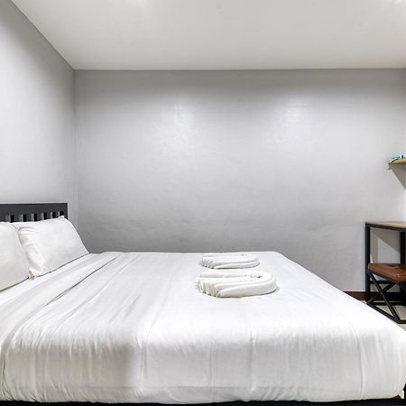 Red Pin Inn 好运旅馆 Bangkok Esterno foto