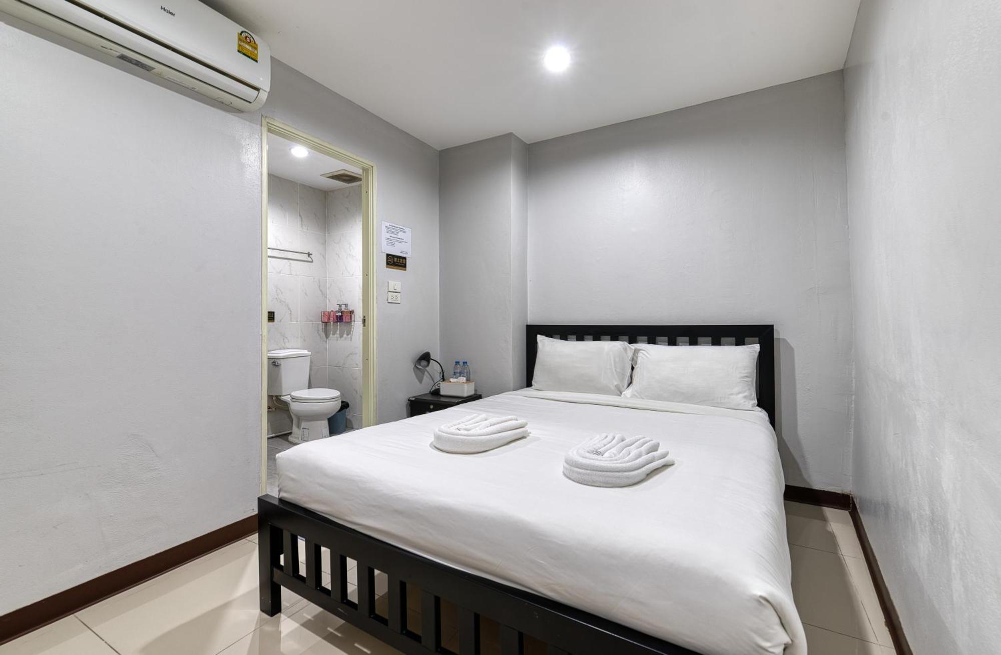 Red Pin Inn 好运旅馆 Bangkok Esterno foto