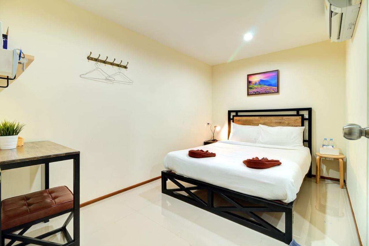 Red Pin Inn 好运旅馆 Bangkok Esterno foto