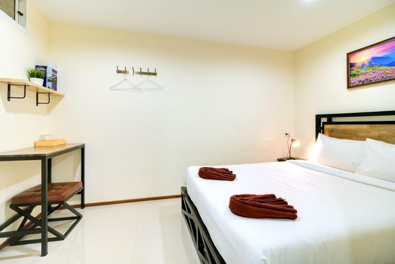 Red Pin Inn 好运旅馆 Bangkok Esterno foto